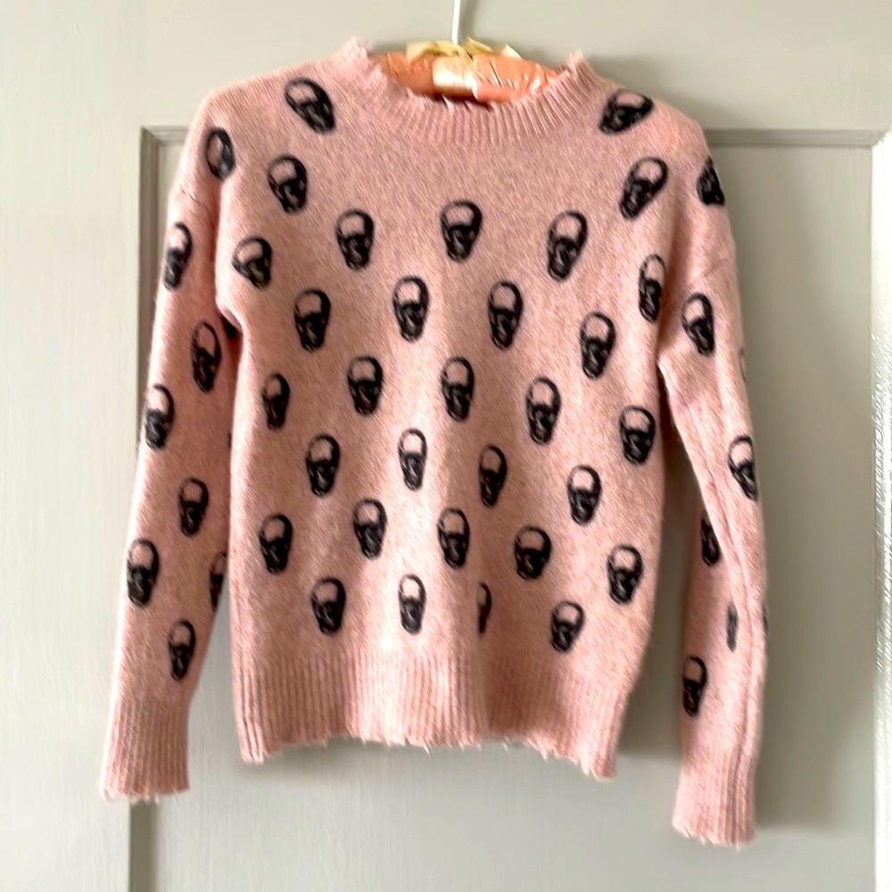 Cashmere sweater with Skulls pattern